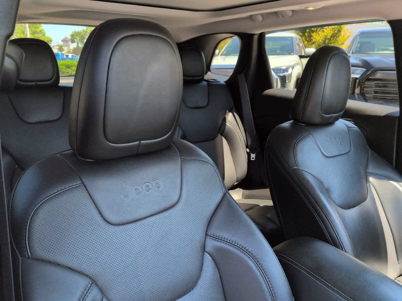 Used 2021 Jeep Cherokee Limited w/ Mopar Interior Package AWD/4WD image 7