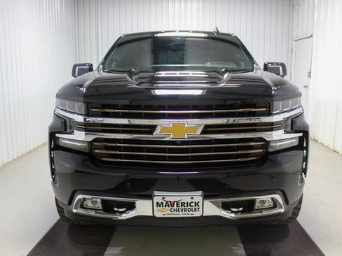 Used 2022 Chevrolet Silverado 1500 High Country w/ Technology Package image 2
