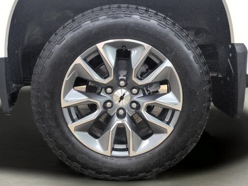 Used 2025 Chevrolet Silverado 1500 RST AWD/4WD image 31