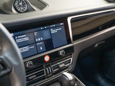 Certified 2026 Porsche Macan AWD/4WD image 21