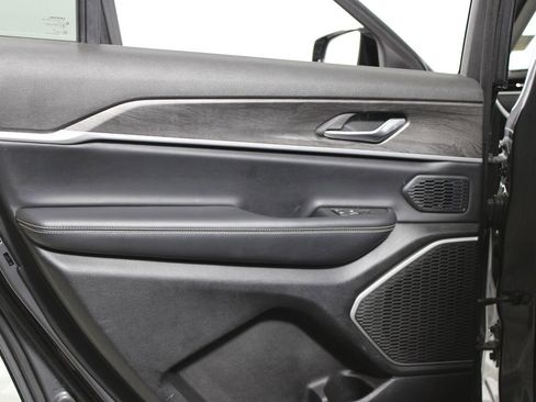 Used 2021 Jeep Grand Cherokee L Limited image 32