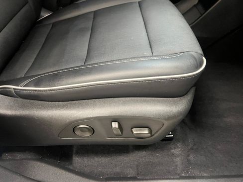 Used 2025 Buick Enclave Preferred FWD image 27