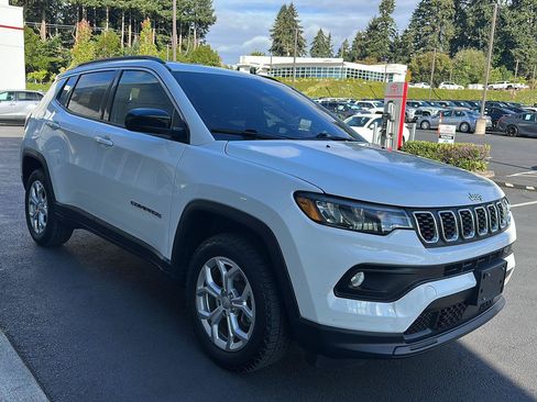 Used 2024 Jeep Compass Latitude AWD/4WD image 4