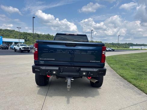 Used 2022 Chevrolet Silverado 2500 Custom w/ Custom Convenience Package AWD/4WD image 9