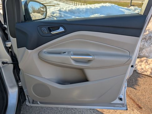 Used 2017 Ford Escape SE image 31