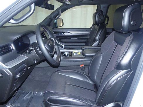 Used 2024 Jeep Wagoneer L Series II w/ Flexible Seating Group AWD/4WD image 21