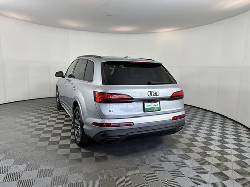 Certified 2025 Audi Q7 2.0T Premium Plus image 8