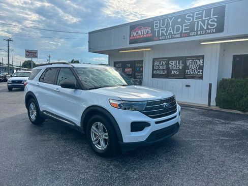Used 2020 Ford Explorer XLT RWD image 2
