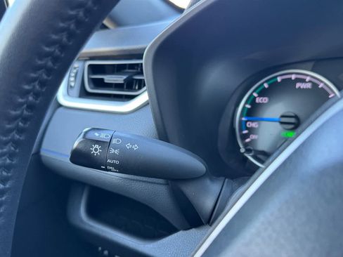 Used 2022 Toyota RAV4 SE image 21