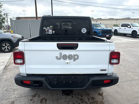 Certified 2020 Jeep Gladiator Overland image 6