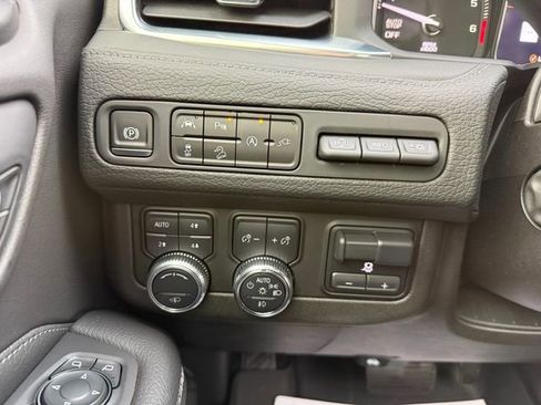 Used 2021 GMC Yukon Denali w/ Denali Ultimate Package image 19