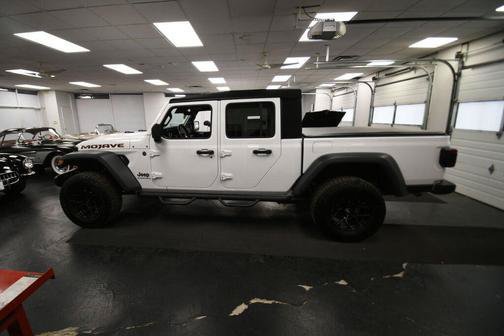 Used 2024 Jeep Gladiator Mojave w/ Technology Group AWD/4WD image 5