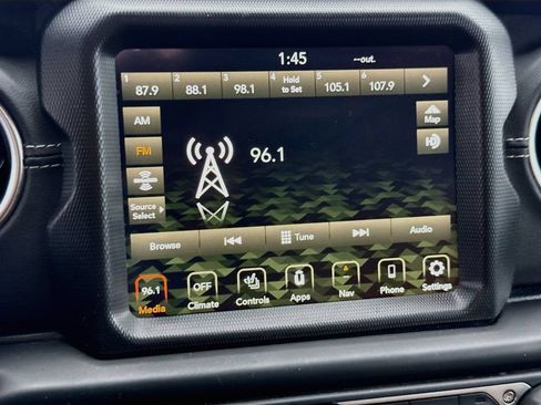 Used 2023 Jeep Wrangler Unlimited Sahara w/ Cold Weather Group AWD/4WD image 16