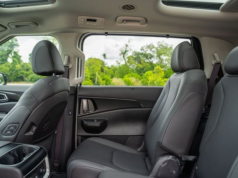 New 2026 Kia Carnival SX Prestige FWD image 19