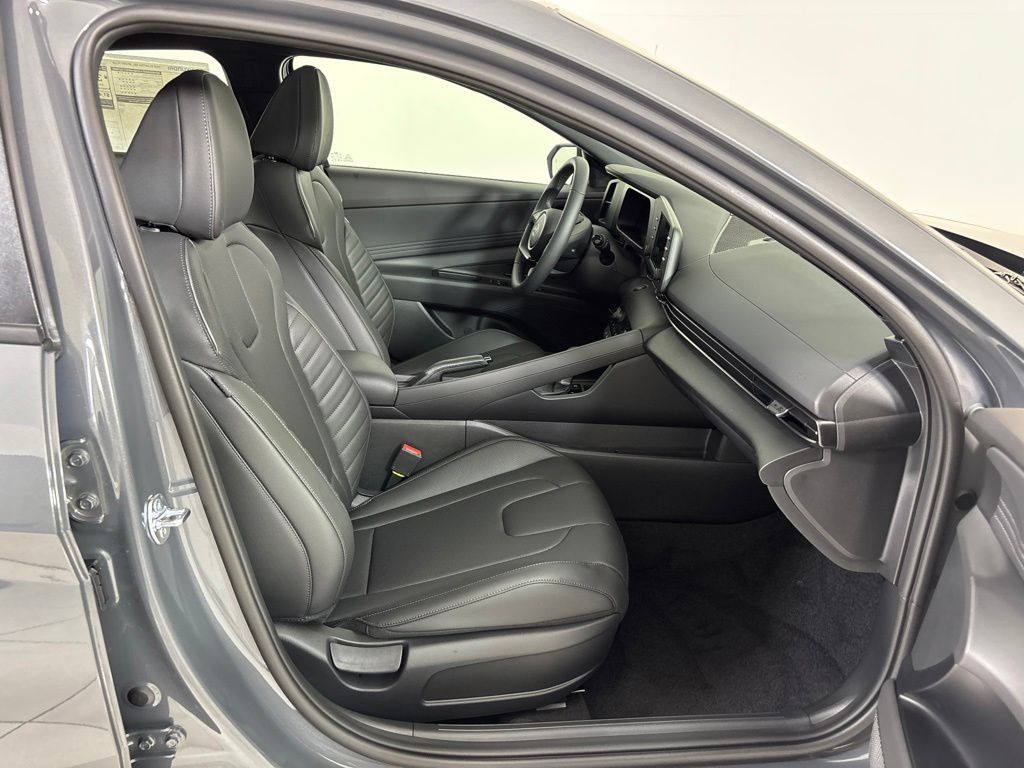 New 2026 Hyundai Elantra SEL Sport FWD image 12