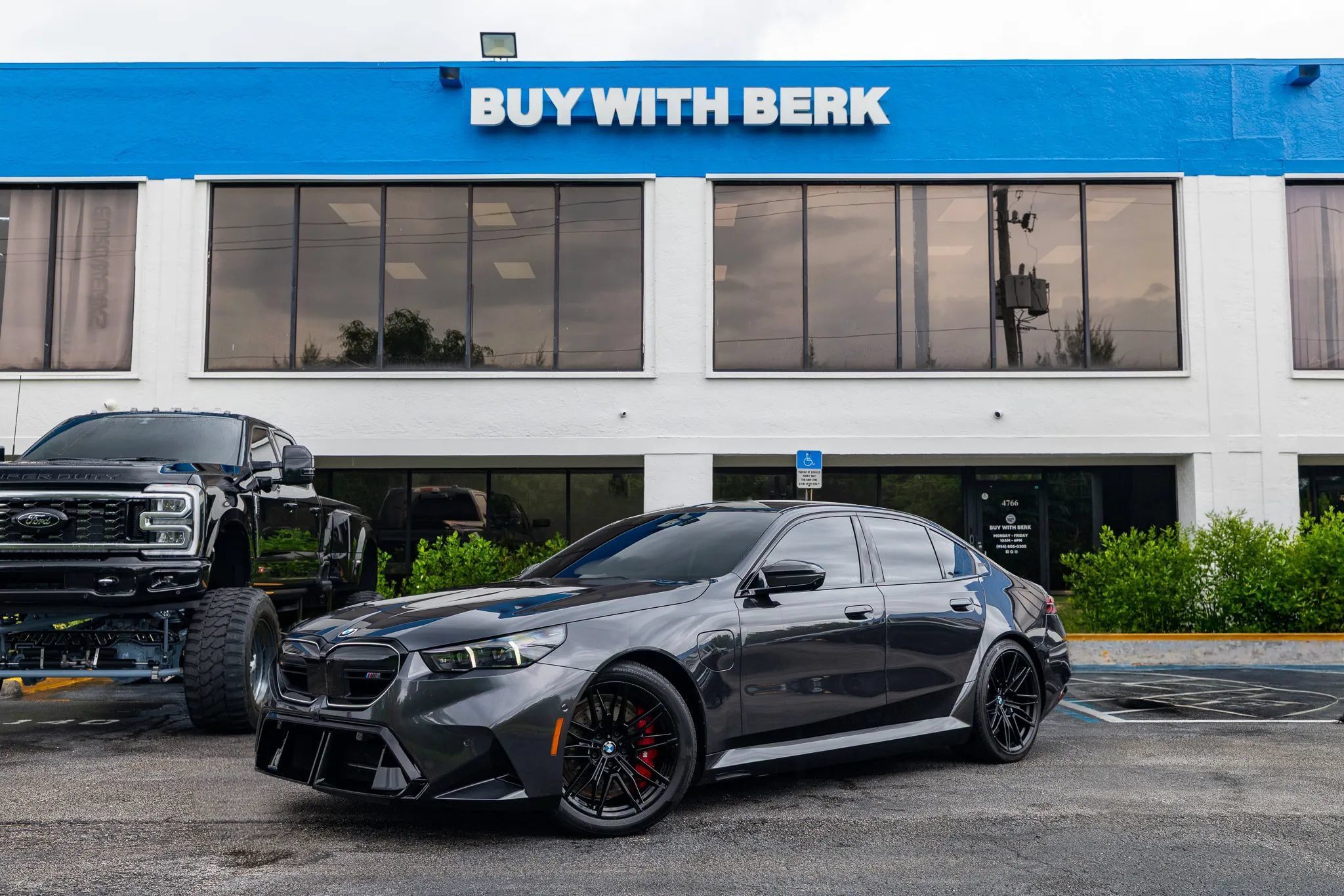 Used 2025 BMW M5 w/ Carbon Package AWD/4WD image 1