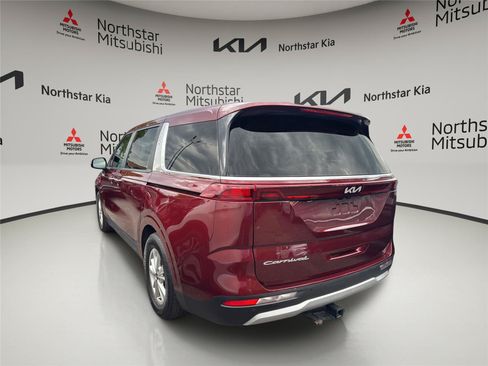 Used 2022 Kia Carnival LX FWD image 2