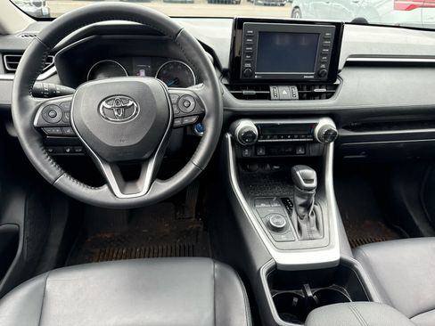 Used 2022 Toyota RAV4 XLE Premium AWD/4WD image 7
