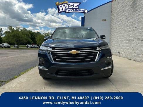 Used 2023 Chevrolet Traverse LT FWD image 5