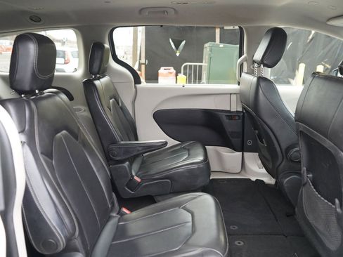 Used 2021 Chrysler Voyager Lxi image 18