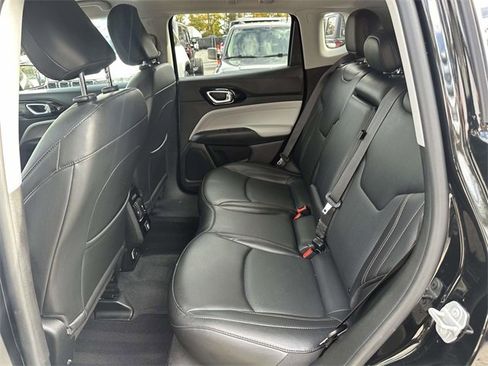 Certified 2022 Jeep Compass Limited image 19