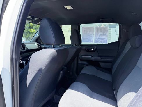 Used 2022 Toyota Tacoma TRD Sport w/ Technology Package AWD/4WD image 17