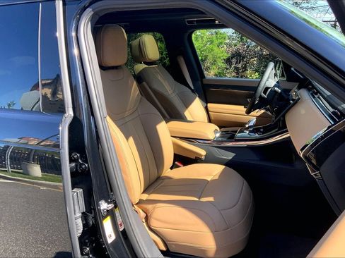 Certified 2025 Land Rover Range Rover Sport SE AWD/4WD image 8