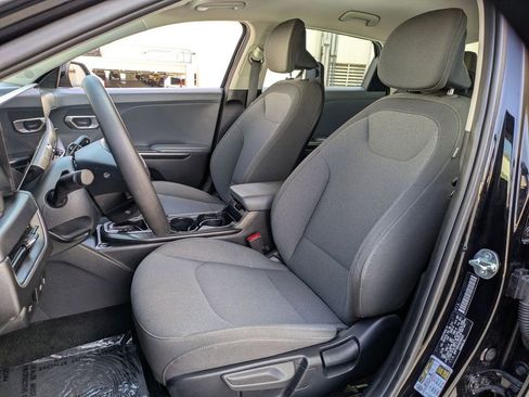 Used 2025 Kia K4 LXS image 23