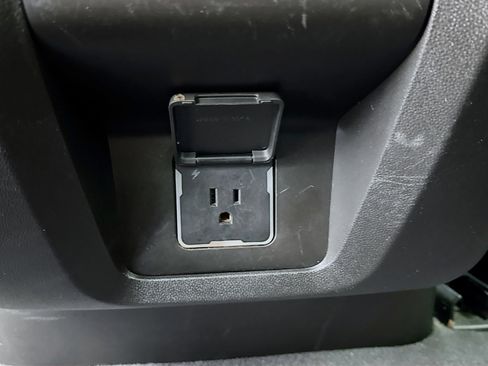 Used 2023 Chevrolet Suburban Premier image 16