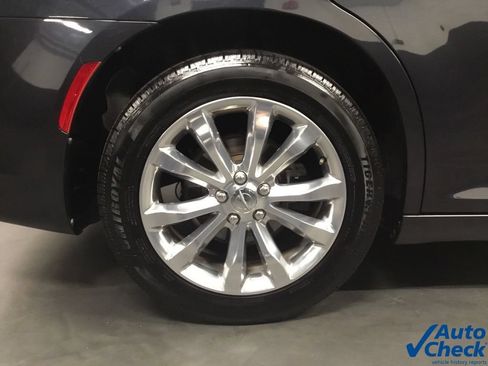 Used 2017 Chrysler 300 C AWD/4WD image 19