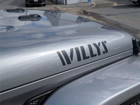 Used 2021 Jeep Gladiator Sport image 9