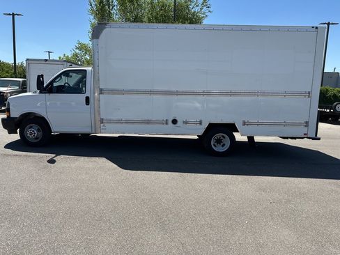 Used 2022 GMC Savana 3500 Extended w/ Power Convenience Package image 6