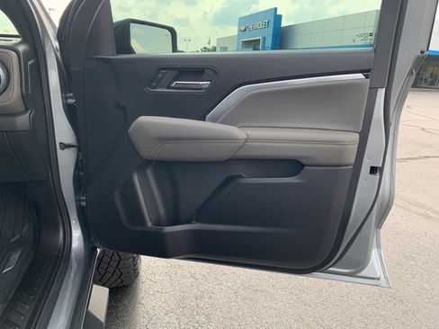 Used 2025 Chevrolet Colorado ZR2 w/ Technology Package image 28