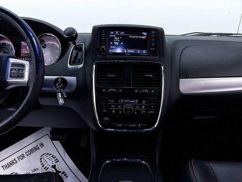 Used 2017 Dodge Grand Caravan GT image 4