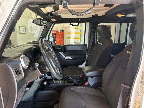 Used 2014 Jeep Wrangler Unlimited Sahara w/ Connectivity Group image 19