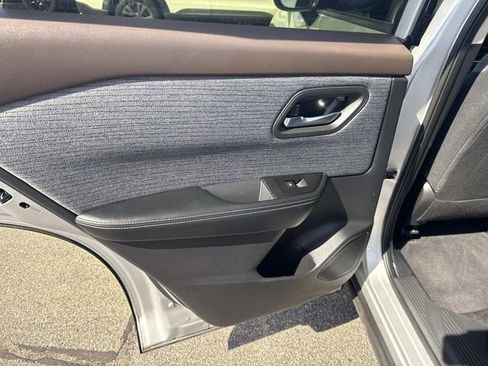 Used 2023 Nissan Rogue SV FWD image 20