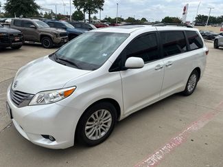 Used 2017 Toyota Sienna XLE FWD video 1