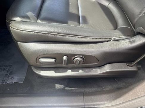 Used 2023 Chevrolet Traverse LT image 23