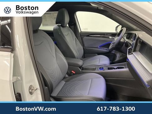 New 2025 Volkswagen Tiguan SE R-Line image 13