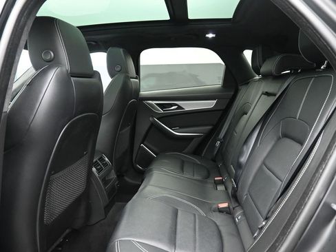 Used 2021 Jaguar F-PACE R-Dynamic S image 21