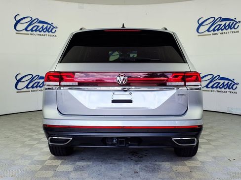 Used 2024 Volkswagen Atlas SE AWD/4WD image 4
