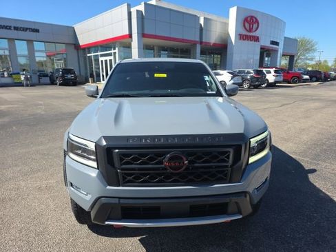 Used 2024 Nissan Frontier PRO-4X AWD/4WD image 2