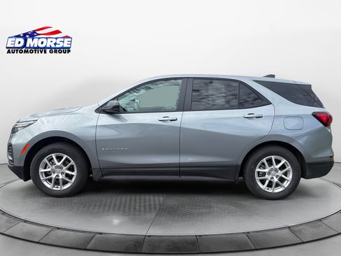 Used 2024 Chevrolet Equinox LS w/ LS Convenience Package FWD image 2