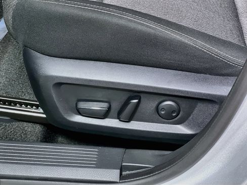 Used 2025 Nissan Rogue SV FWD image 16