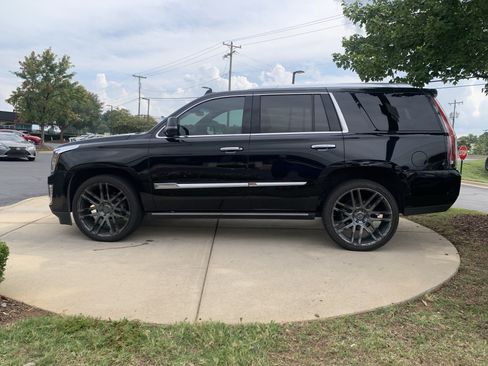 Used 2017 Cadillac Escalade Platinum AWD/4WD image 7