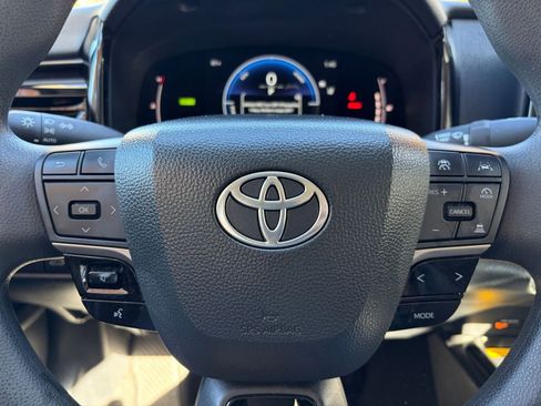 Used 2025 Toyota Camry LE image 27