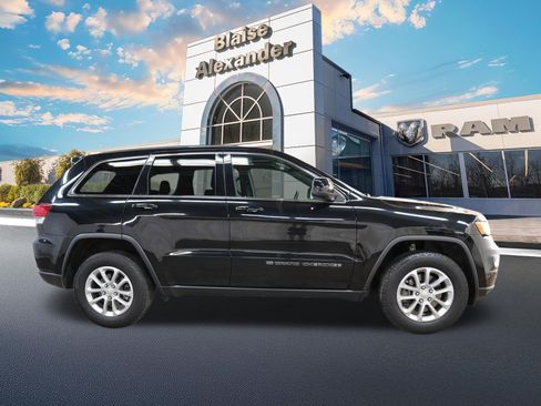 Used 2022 Jeep Grand Cherokee Laredo X AWD/4WD image 2