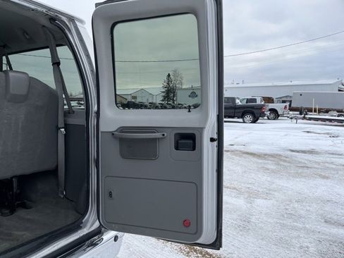 Used 2013 Ford E-350 and Econoline 350 XLT image 6