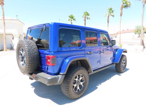 Used 2018 Jeep Wrangler Unlimited Rubicon AWD/4WD image 8