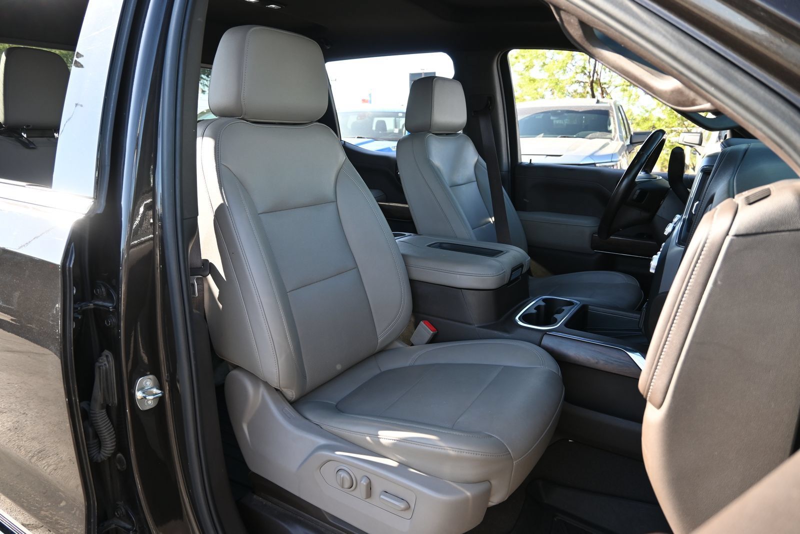 Used 2022 GMC Sierra 1500 SLT AWD/4WD image 25